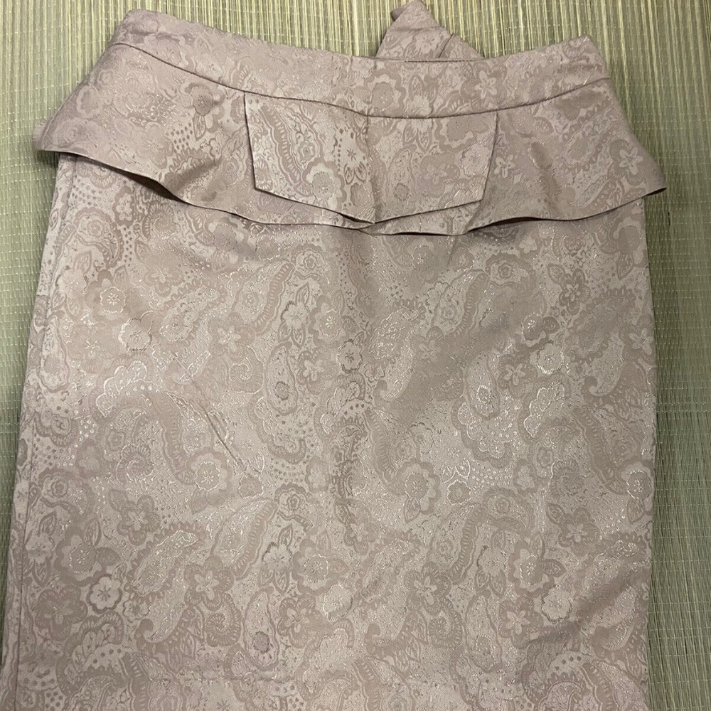 EUC Forever 21 Contemporary Jacquard Peplum Skirt Size S Small Powder Pink Beige